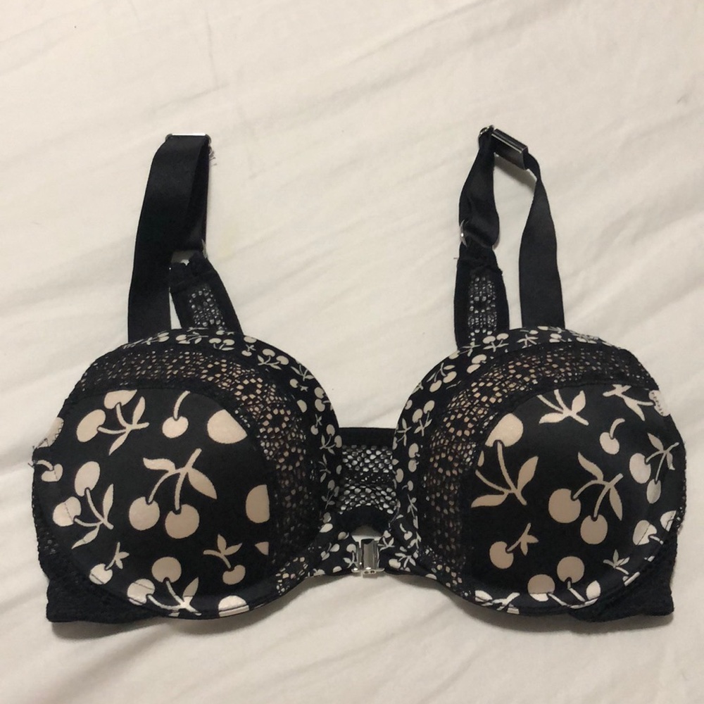 Victoria’s Secret Black Bra
